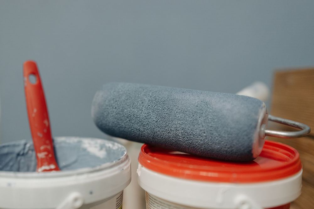 Pots de peinture colorés